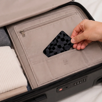 Locaro Tracker Karte in einem Koffer um auf Reisen schnell zu Orten 